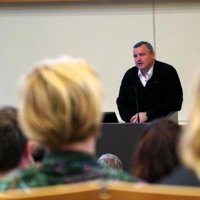 Direktor ZGS Gregor Danev med nagovorom na 41. Gozdarskih &scaron;tudijskih dnevih
