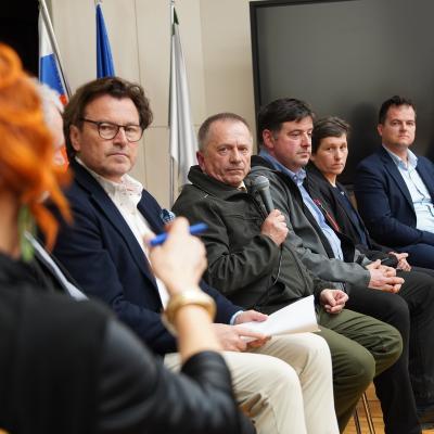 Udeleženci okrogle mize ob Mednarodnem dnevu gozdov 2026 - Gozd in ekonomija