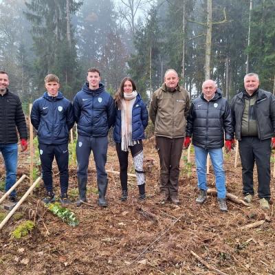 Ekipa nogometne Zveze Slovenije, generalni direktor Direktorata za gozdarstvo in lovstvo MKGP Gregor Meterc in direktor ZGS Gregor Danev