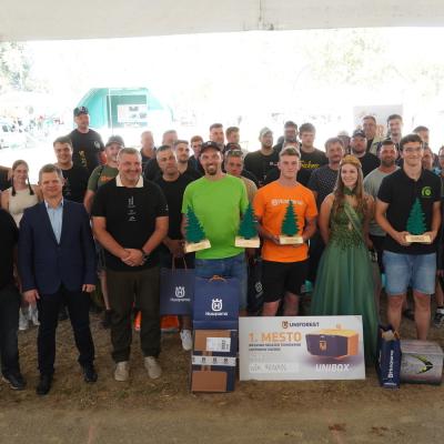 tekmovalci 26. seka&scaron;kega tekmovanja lastnikov gozdov na AGRI 2026 z organizatorji tekmovanja
